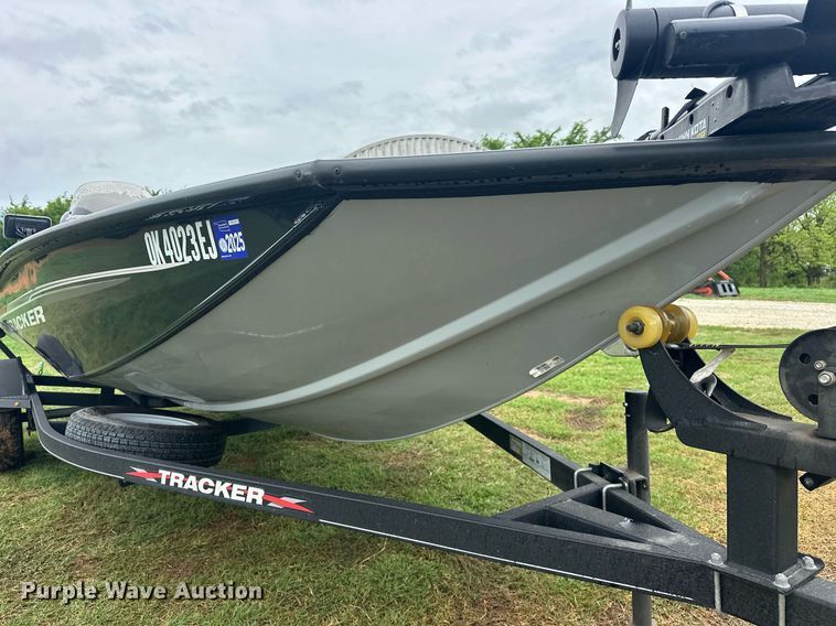 image for item EJ8688 2023 Tracker Pro Team 175 boat