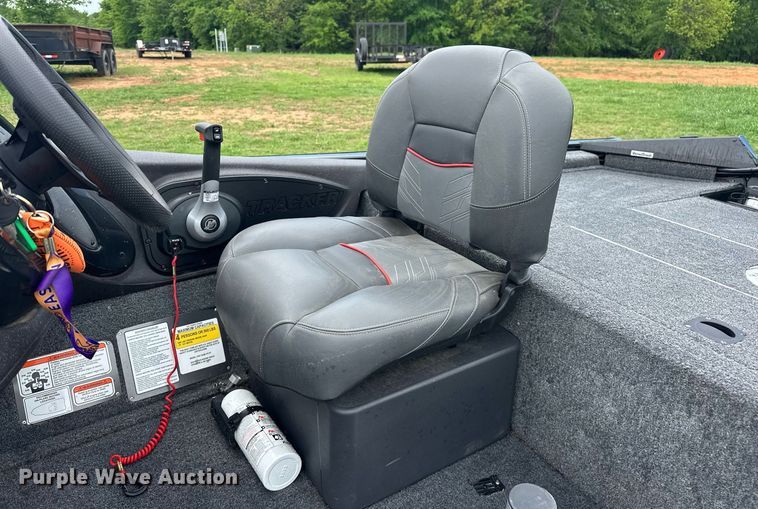 image for item EJ8688 2023 Tracker Pro Team 175 boat