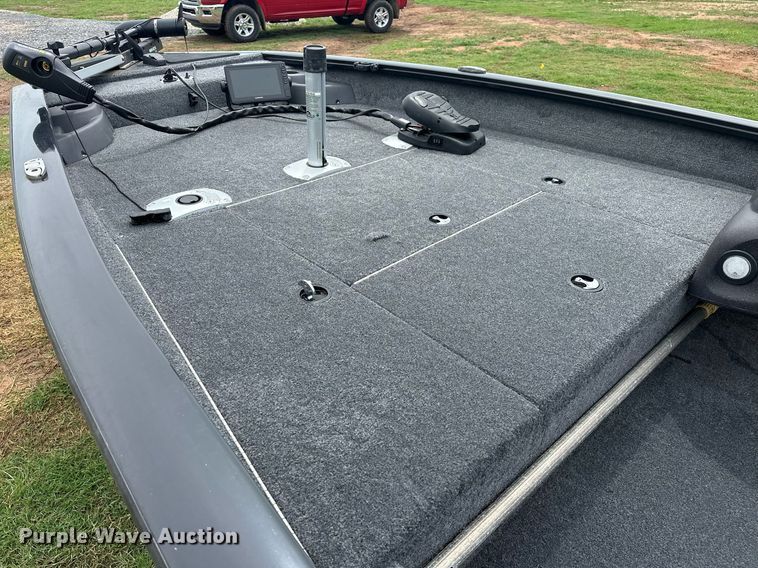 image for item EJ8688 2023 Tracker Pro Team 175 boat