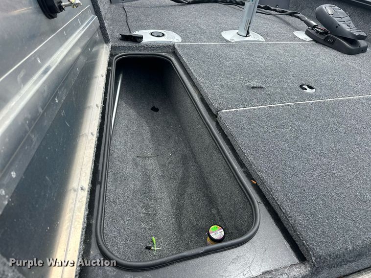 image for item EJ8688 2023 Tracker Pro Team 175 boat