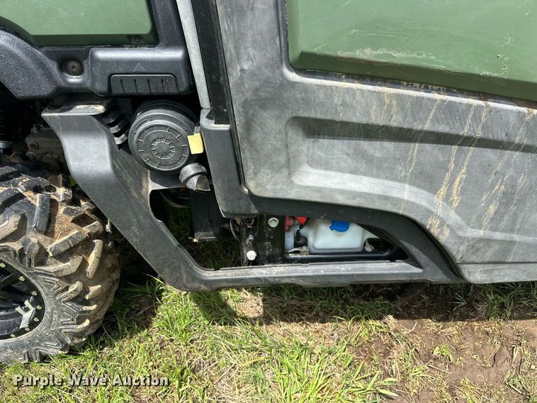 image for item EJ8689 2020 John Deere XUV835R Gator utility vehicle