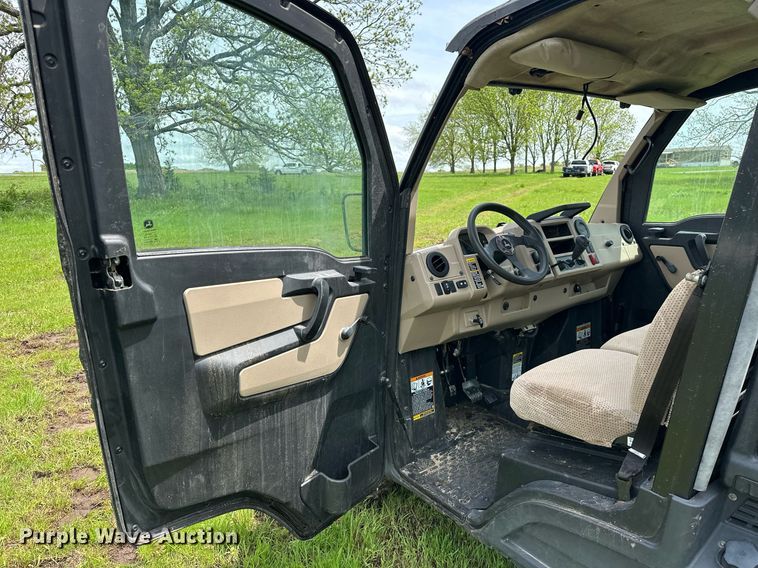 image for item EJ8689 2020 John Deere XUV835R Gator utility vehicle