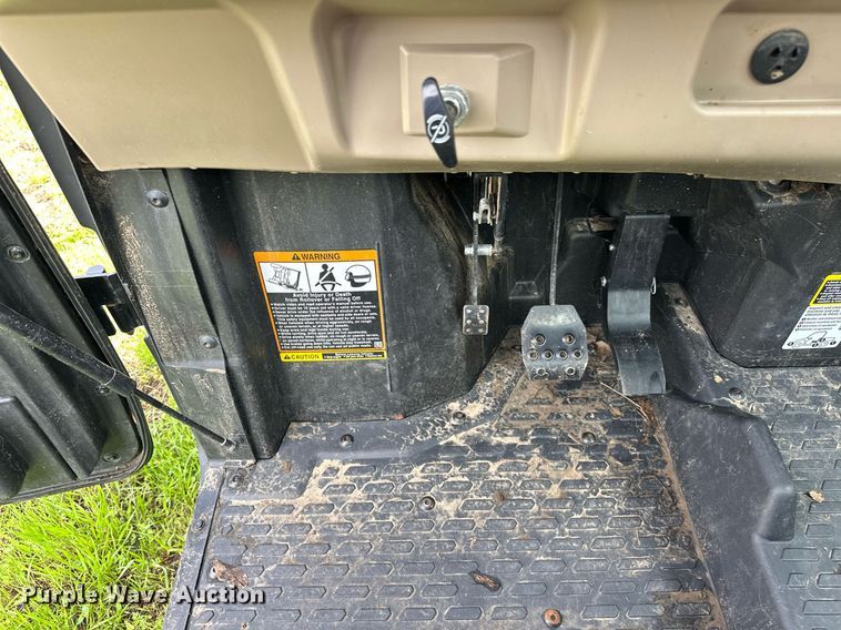 image for item EJ8689 2020 John Deere XUV835R Gator utility vehicle