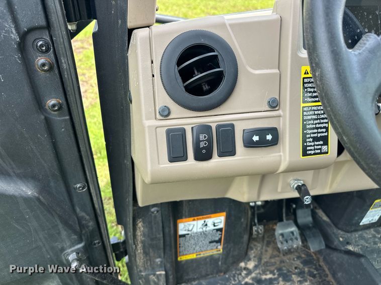 image for item EJ8689 2020 John Deere XUV835R Gator utility vehicle