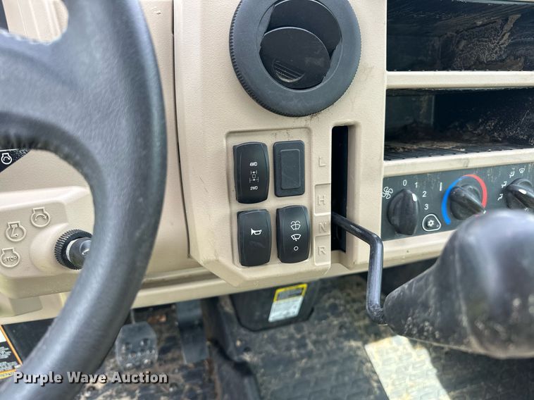 image for item EJ8689 2020 John Deere XUV835R Gator utility vehicle