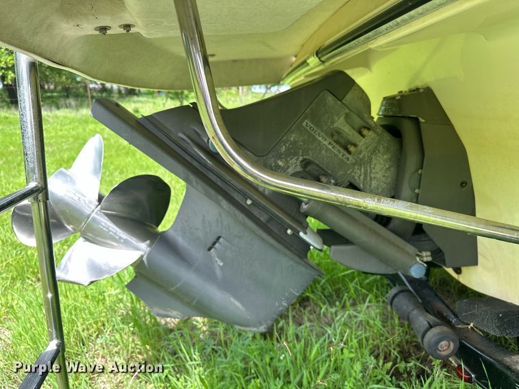 image for item EJ8691 2006 Glastron DX235 boat