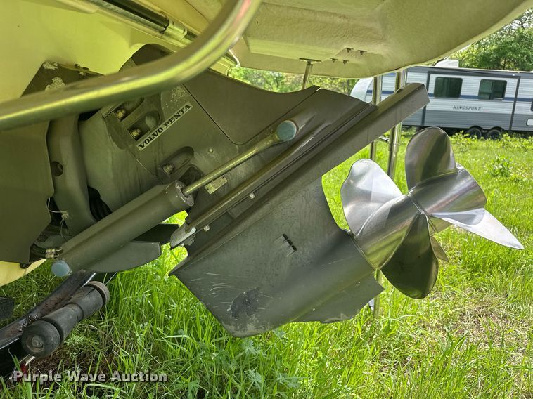 image for item EJ8691 2006 Glastron DX235 boat