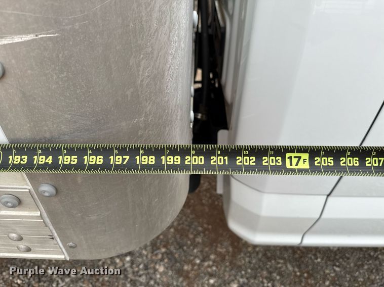 image for item EJ8701 2019 Ford F450 Super Duty XL box truck