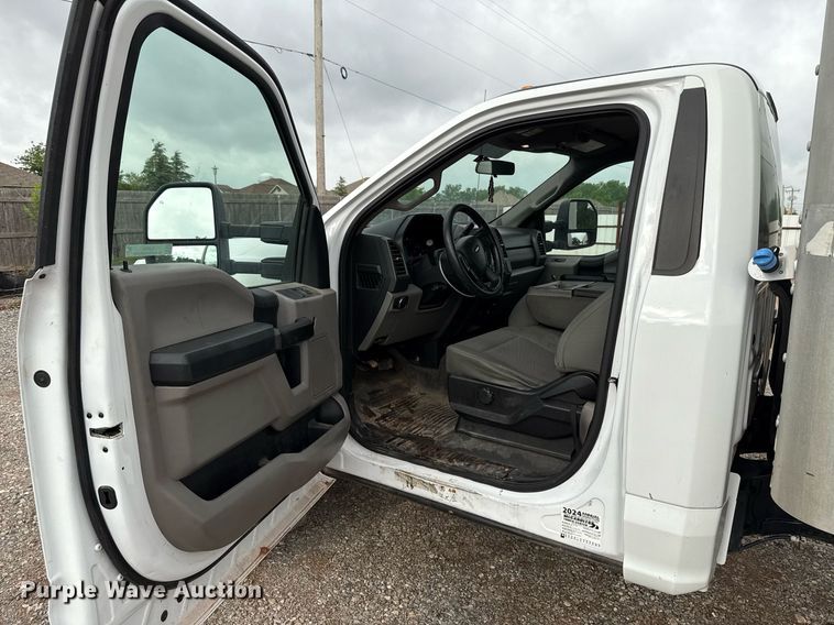 image for item EJ8701 2019 Ford F450 Super Duty XL box truck