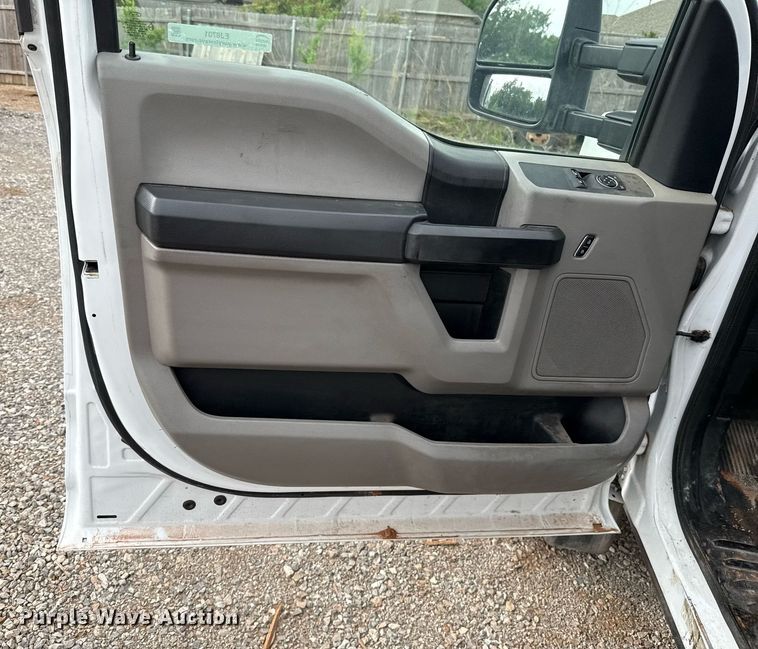 image for item EJ8701 2019 Ford F450 Super Duty XL box truck