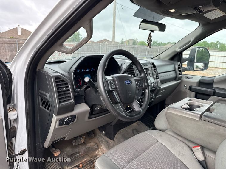 image for item EJ8701 2019 Ford F450 Super Duty XL box truck