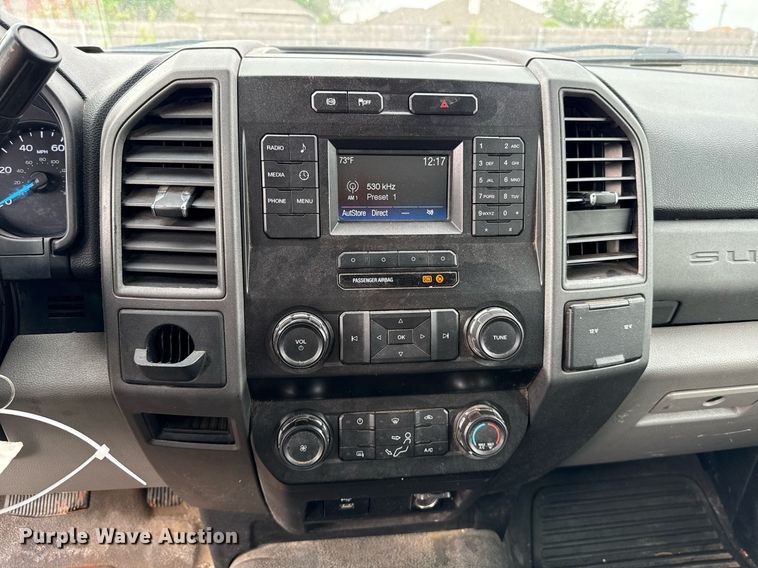 image for item EJ8701 2019 Ford F450 Super Duty XL box truck