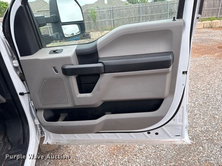 image for item EJ8701 2019 Ford F450 Super Duty XL box truck