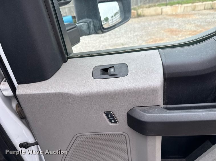 image for item EJ8701 2019 Ford F450 Super Duty XL box truck