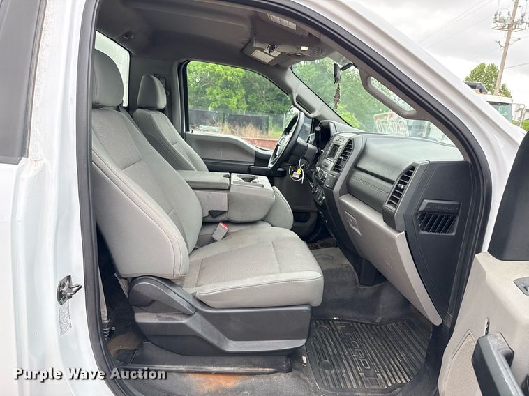 image for item EJ8701 2019 Ford F450 Super Duty XL box truck