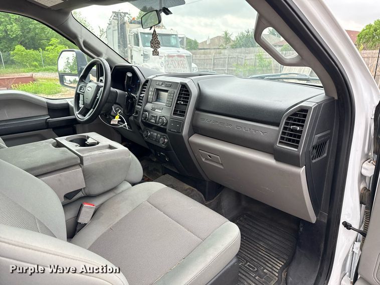 image for item EJ8701 2019 Ford F450 Super Duty XL box truck