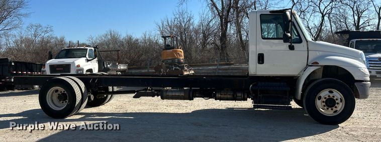 image for item EK2730 2015 International 4300 SBA truck cab and chassis
