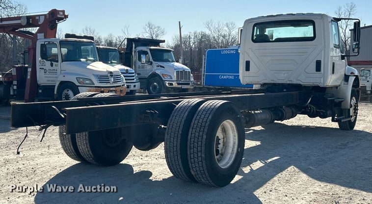 image for item EK2730 2015 International 4300 SBA truck cab and chassis