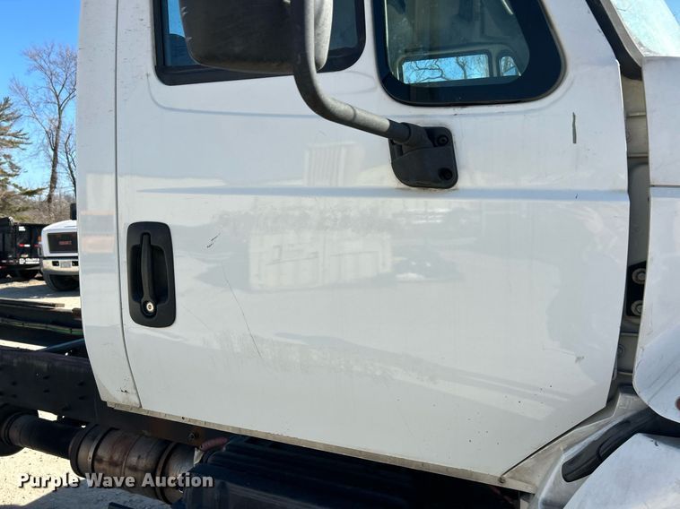 image for item EK2730 2015 International 4300 SBA truck cab and chassis