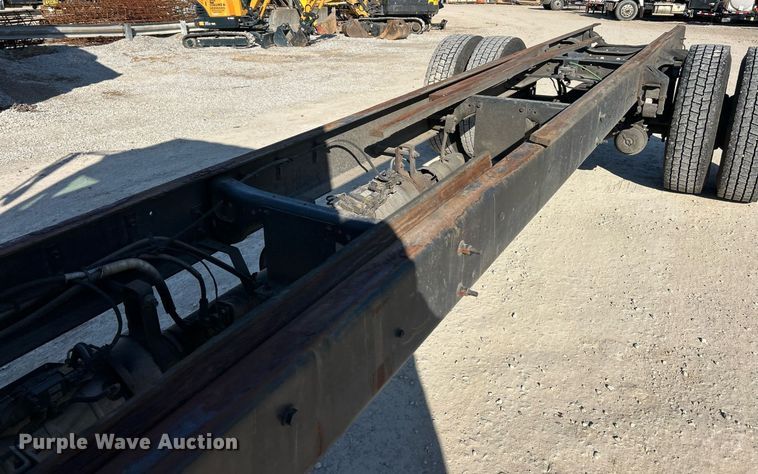 image for item EK2730 2015 International 4300 SBA truck cab and chassis