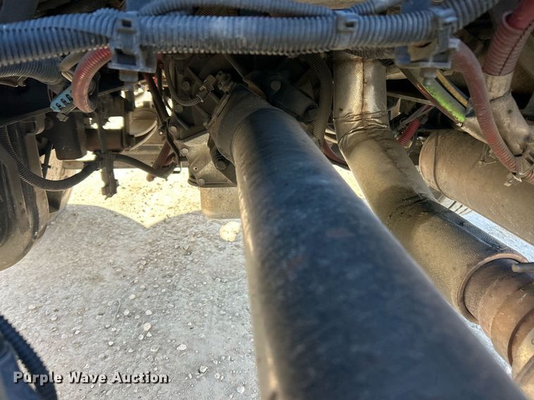 image for item EK2730 2015 International 4300 SBA truck cab and chassis