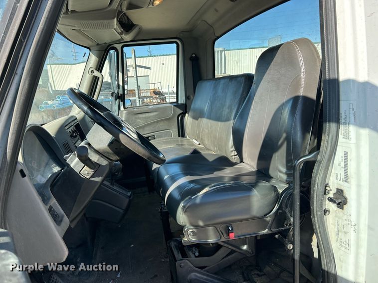 image for item EK2730 2015 International 4300 SBA truck cab and chassis