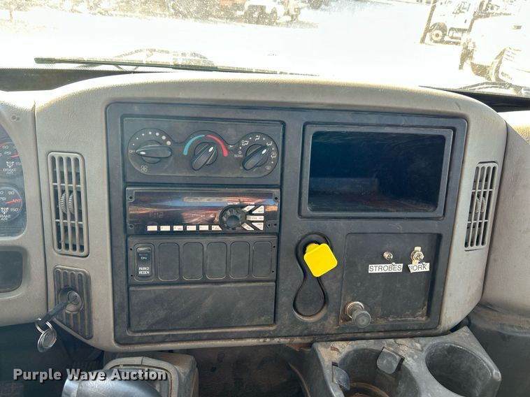 image for item EK2730 2015 International 4300 SBA truck cab and chassis