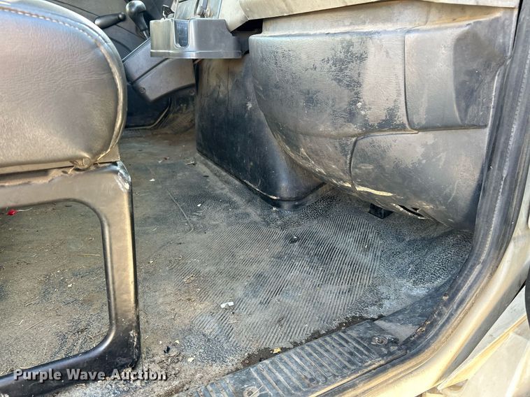 image for item EK2730 2015 International 4300 SBA truck cab and chassis