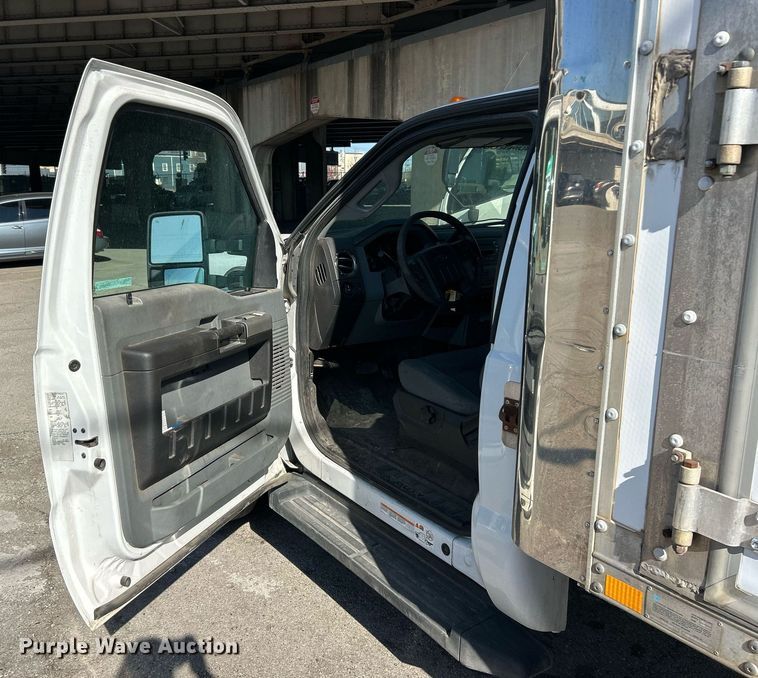 image for item EK2736 2013 Ford F550 Super Duty XLT box truck