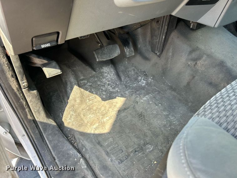 image for item EK2736 2013 Ford F550 Super Duty XLT box truck