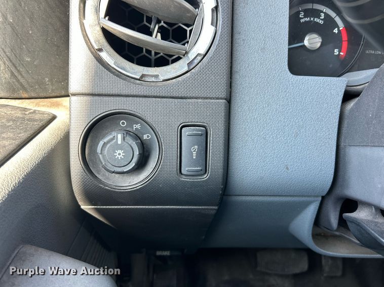 image for item EK2736 2013 Ford F550 Super Duty XLT box truck