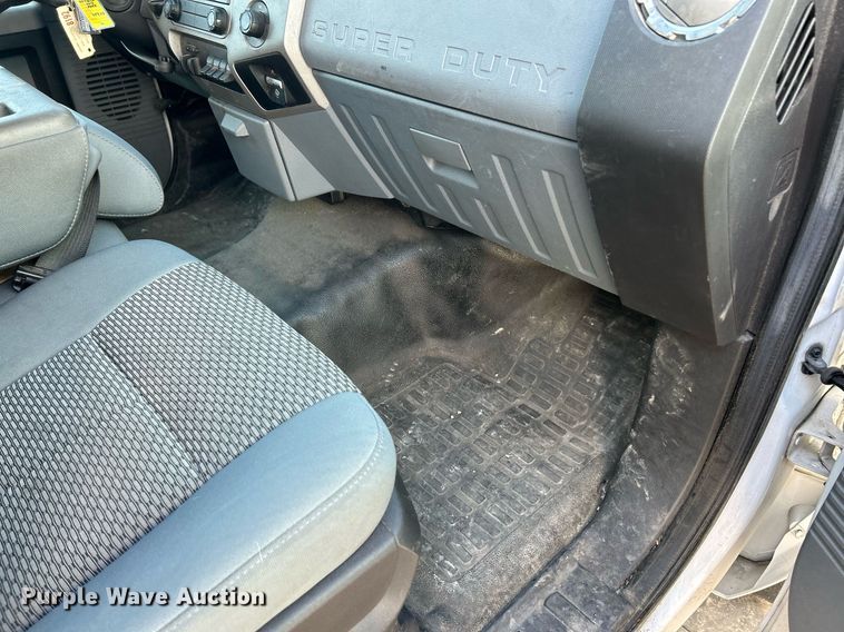 image for item EK2736 2013 Ford F550 Super Duty XLT box truck