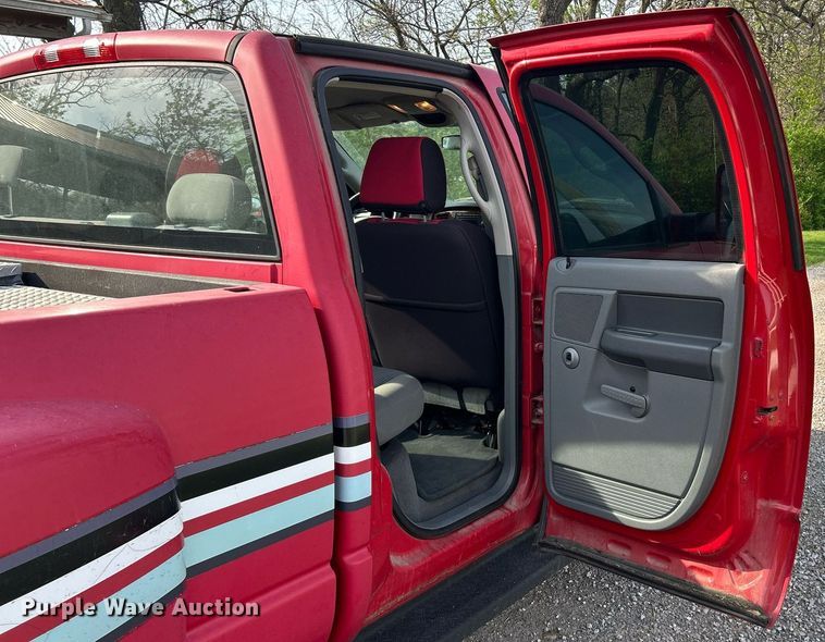 image for item EK2939 2006 Dodge Ram 3500 Quad Cab pickup truck