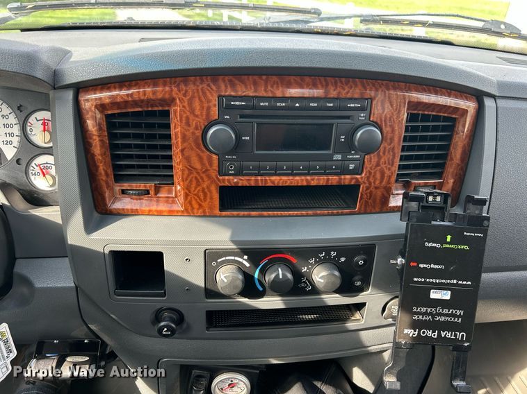 image for item EK2940 2006 Dodge Ram 3500 Quad Cab pickup truck