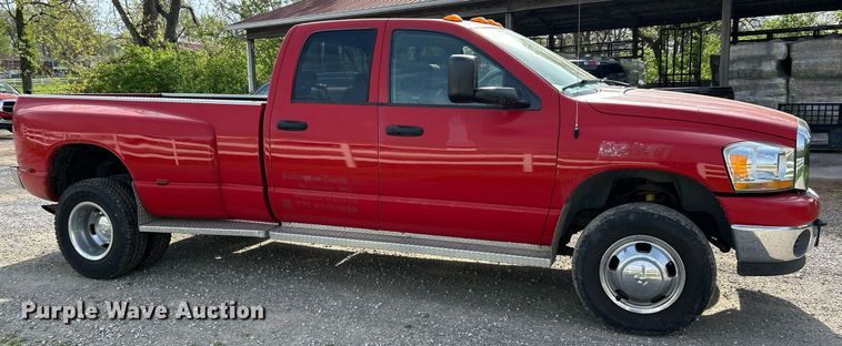 image for item EK2942 2006 Dodge Ram 3500 Quad Cab pickup truck