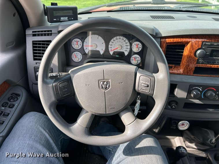 image for item EK2942 2006 Dodge Ram 3500 Quad Cab pickup truck