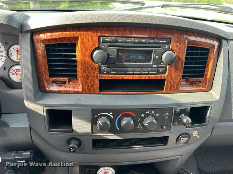 image for item EK2942 2006 Dodge Ram 3500 Quad Cab pickup truck