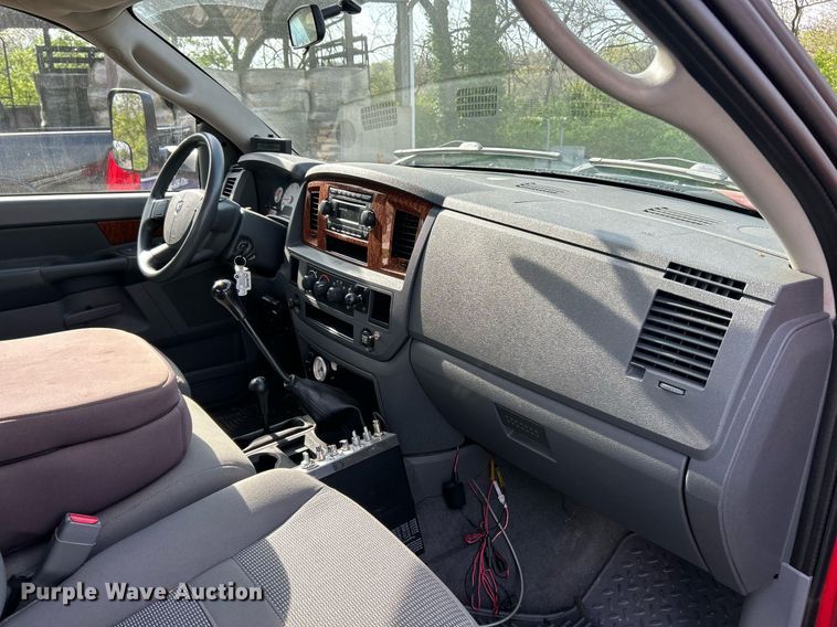 image for item EK2942 2006 Dodge Ram 3500 Quad Cab pickup truck