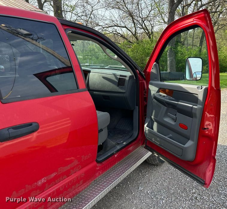 image for item EK2942 2006 Dodge Ram 3500 Quad Cab pickup truck