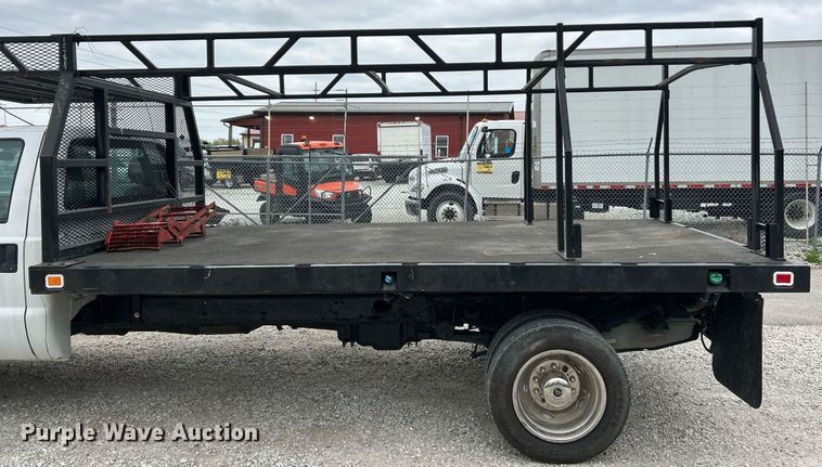 image for item EK2945 2013 Ford F450 Super Duty XL flatbed truck