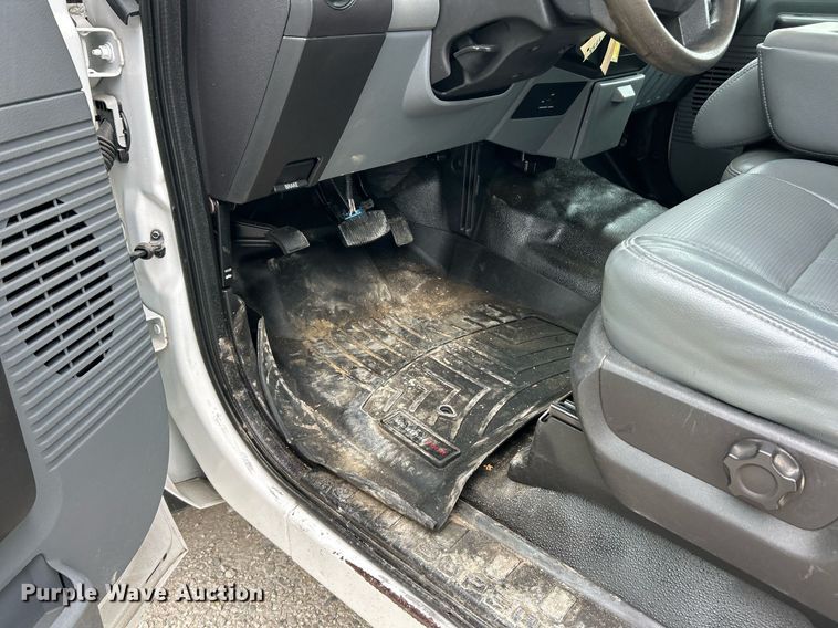 image for item EK2945 2013 Ford F450 Super Duty XL flatbed truck