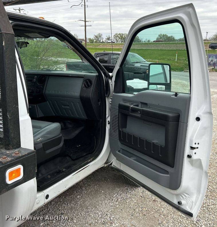 image for item EK2945 2013 Ford F450 Super Duty XL flatbed truck