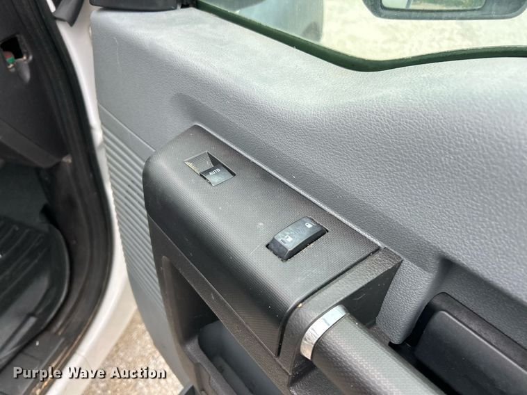 image for item EK2945 2013 Ford F450 Super Duty XL flatbed truck