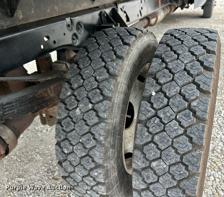 image for item EK2945 2013 Ford F450 Super Duty XL flatbed truck