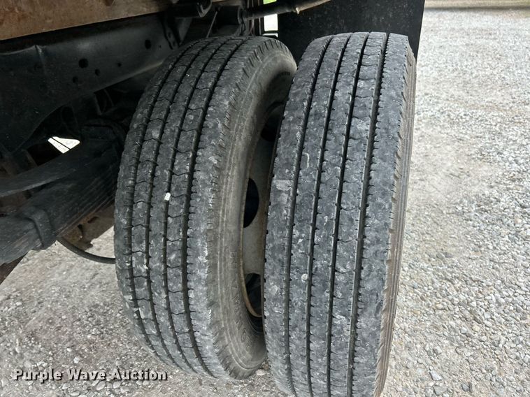 image for item EK2945 2013 Ford F450 Super Duty XL flatbed truck