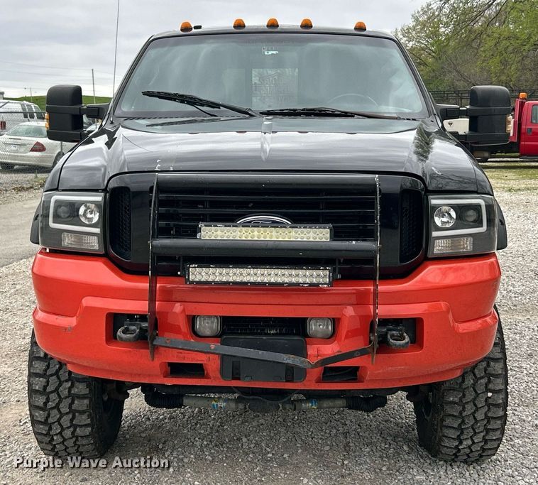 image for item EK2946 2004 Ford F350 Super Duty Harley Davidson Crew Cab pickup truck