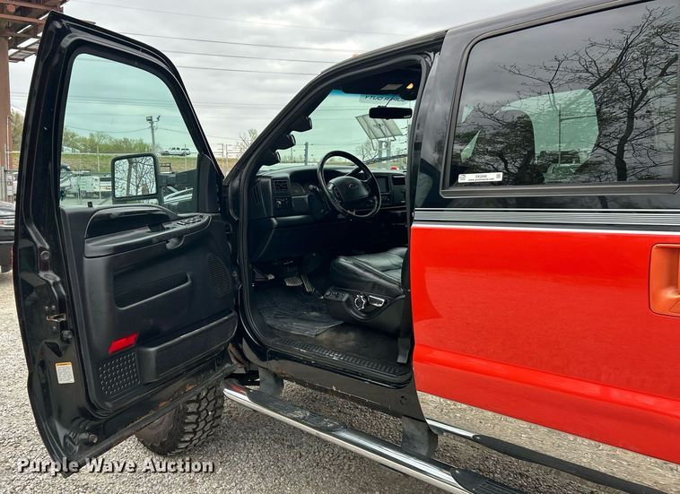 image for item EK2946 2004 Ford F350 Super Duty Harley Davidson Crew Cab pickup truck