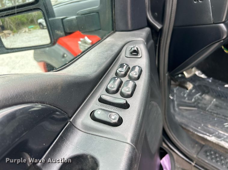 image for item EK2946 2004 Ford F350 Super Duty Harley Davidson Crew Cab pickup truck