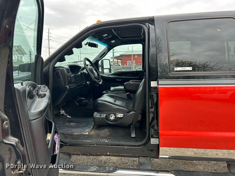 image for item EK2946 2004 Ford F350 Super Duty Harley Davidson Crew Cab pickup truck