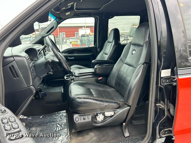 image for item EK2946 2004 Ford F350 Super Duty Harley Davidson Crew Cab pickup truck